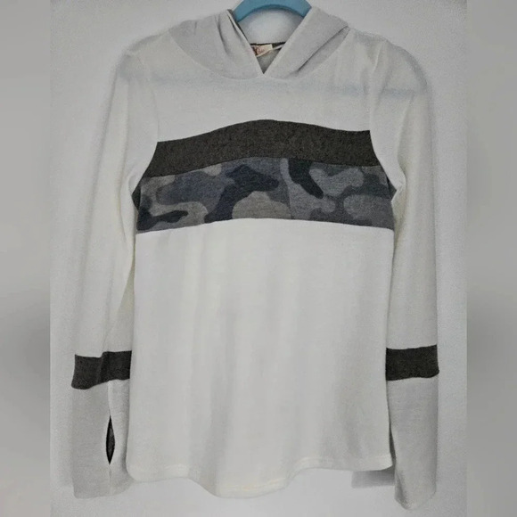 NWOT lightweight hoodie white with green and camo size S - Picture 1 of 6